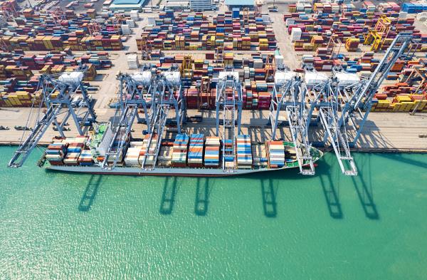 国际海运瓦伦西亚港处理了461121个集装箱