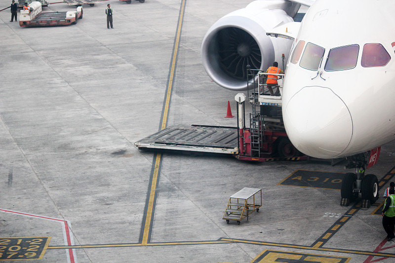 电脑包空运到西班牙哪家好？