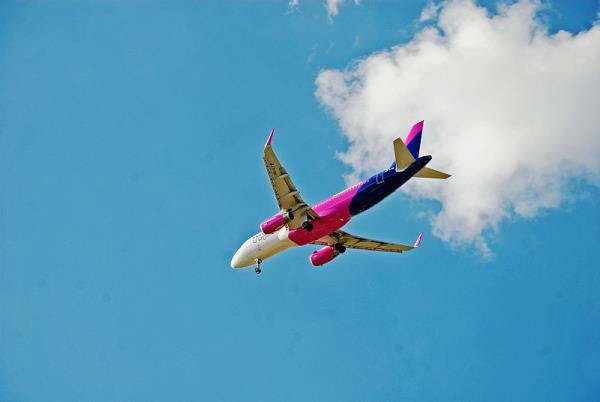 双肩包空运到西班牙哪家好？