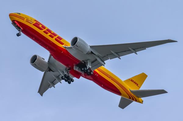 西班牙锂电池空运费用多少
